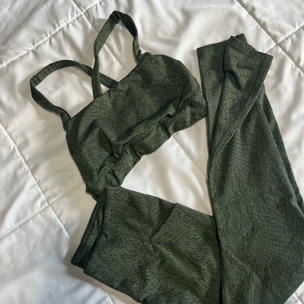 2 Piece - Green Snakeskin Print fitness Outfit